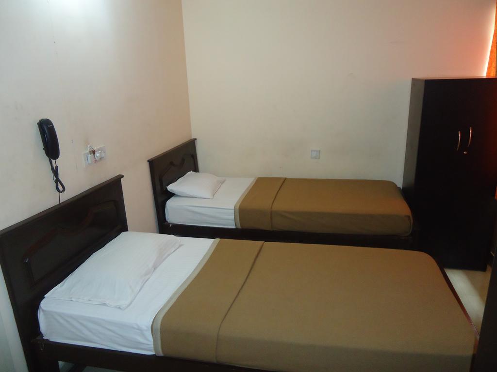 Sri Sai Comforts Hotel Bangalore Bagian luar foto